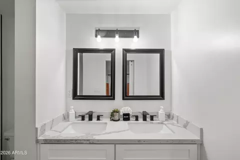 Bath - 3727 E Yale St, Phoenix, AZ 85008 photo 3 of 5