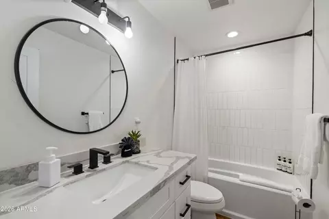 Bath - 3727 E Yale St, Phoenix, AZ 85008 photo 2 of 5