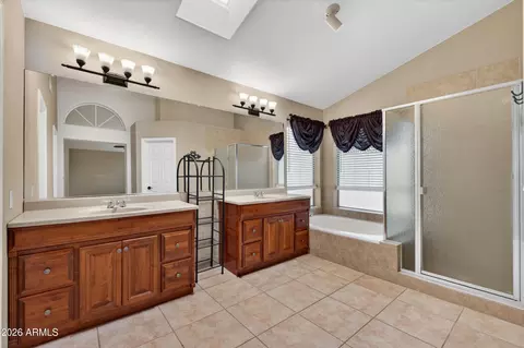 Bath - 3349 E Amberwood Dr, Phoenix, AZ 85048 photo 1 of 5