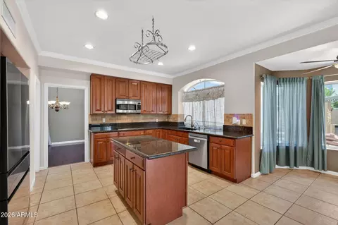 Kitchen - 3349 E Amberwood Dr, Phoenix, AZ 85048 photo 2 of 5