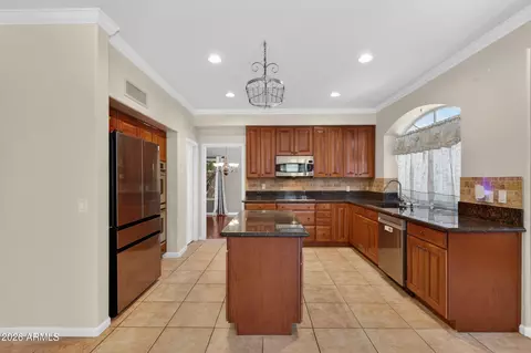 Kitchen - 3349 E Amberwood Dr, Phoenix, AZ 85048 photo 4 of 5