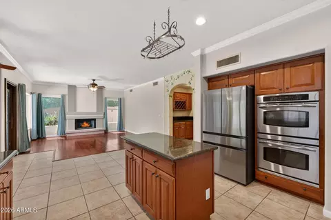 Kitchen - 3349 E Amberwood Dr, Phoenix, AZ 85048 photo 3 of 5