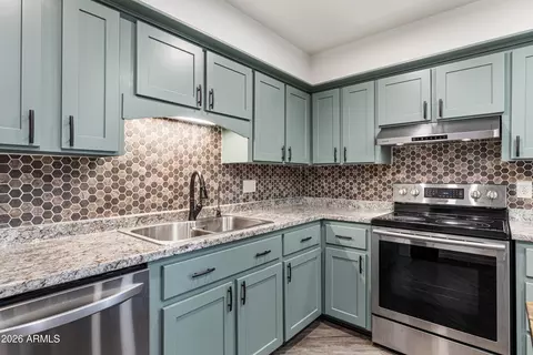Kitchen - 1025 E Cheryl Dr, Phoenix, AZ 85020 photo 4 of 5