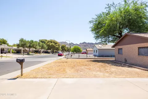 Exterior - 1025 E Cheryl Dr, Phoenix, AZ 85020 photo 4 of 10
