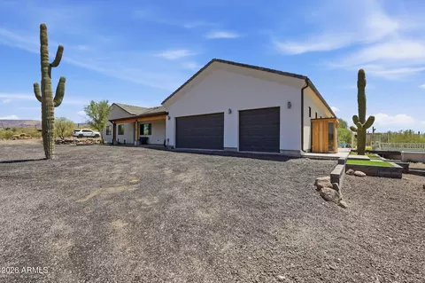 43131 N 20th St, New River, AZ 85087