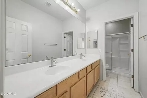 Bath - 2524 E Fremont Rd, Phoenix, AZ 85042 photo 4 of 4