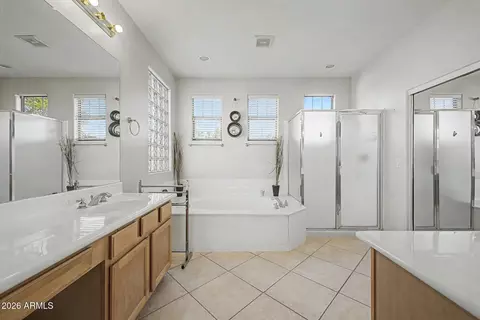 Bath - 2524 E Fremont Rd, Phoenix, AZ 85042 photo 2 of 4