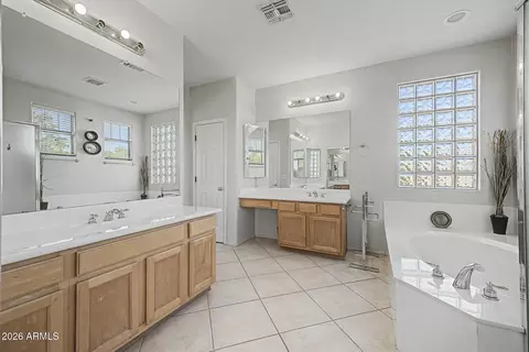 Bath - 2524 E Fremont Rd, Phoenix, AZ 85042 photo 3 of 4