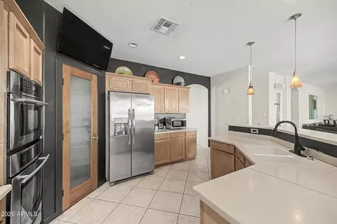 Kitchen - 2524 E Fremont Rd, Phoenix, AZ 85042 photo 3 of 4
