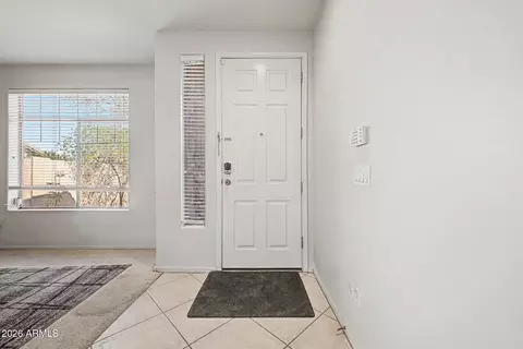 Entry Way - 2524 E Fremont Rd, Phoenix, AZ 85042 photo 2 of 5