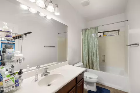 Bath - 4144 E Bruce Ct, Gilbert, AZ 85234 photo 2 of 4
