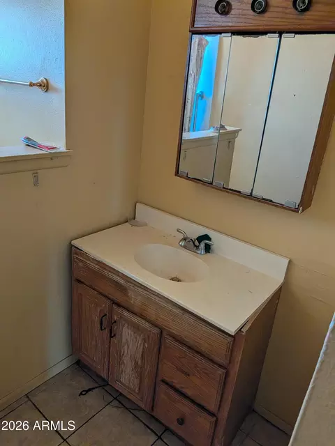 Bath - 432 Euclid Ave, Phoenix, AZ 85042 photo 1 of 2