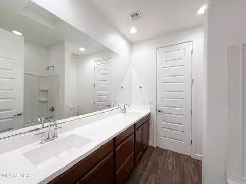 Bath - 1224 E Glass Ln, Phoenix, AZ 85042 photo 6 of 6
