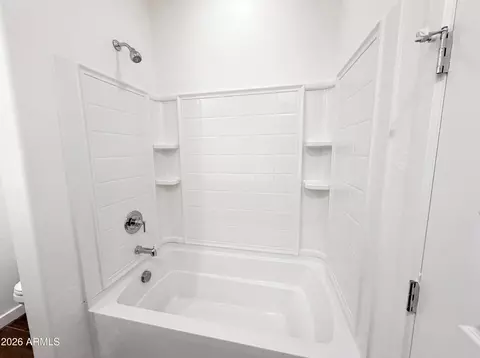 Bath - 1224 E Glass Ln, Phoenix, AZ 85042 photo 5 of 6