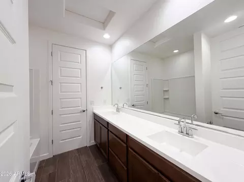 Bath - 1224 E Glass Ln, Phoenix, AZ 85042 photo 4 of 6
