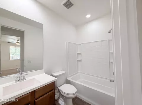 Bath - 1224 E Glass Ln, Phoenix, AZ 85042 photo 1 of 6