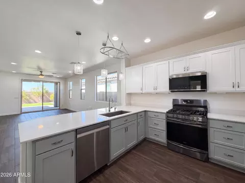 Kitchen - 1224 E Glass Ln, Phoenix, AZ 85042 photo 2 of 2