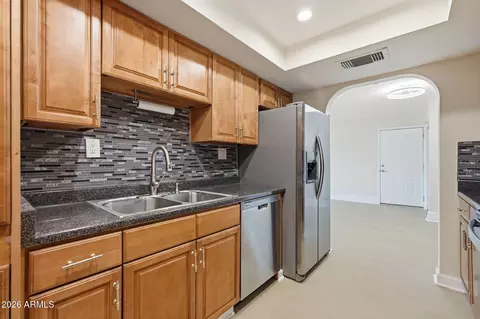 Kitchen - 3825 E Camelback Rd #245, Phoenix, AZ 85018 photo 5 of 6