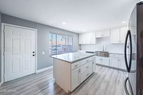 8131 E Amelia Ave, Scottsdale, AZ 85251