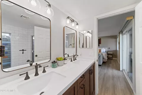 Bath - 222 W Wescott Dr, Phoenix, AZ 85027 photo 1 of 4