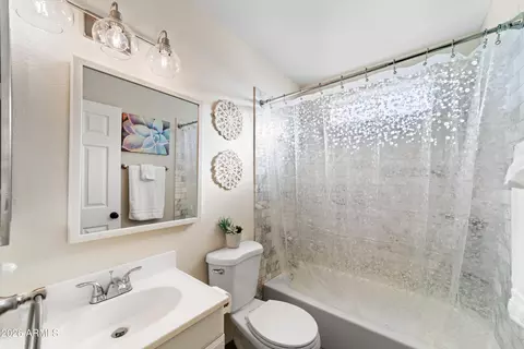 Bath - 222 W Wescott Dr, Phoenix, AZ 85027 photo 3 of 4