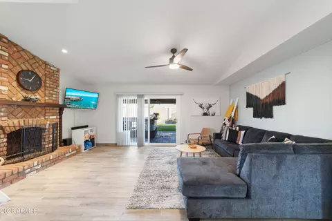 Living - 222 W Wescott Dr, Phoenix, AZ 85027 photo 1 of 1