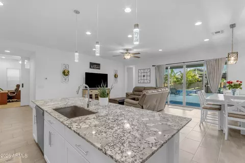 Kitchen - 2235 E Isaiah Ave, Gilbert, AZ 85298 photo 6 of 8