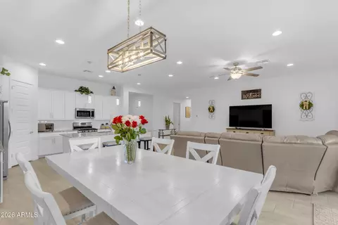 Dining - 2235 E Isaiah Ave, Gilbert, AZ 85298 photo 4 of 4