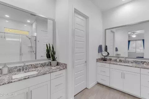Bath - 2235 E Isaiah Ave, Gilbert, AZ 85298 photo 2 of 3