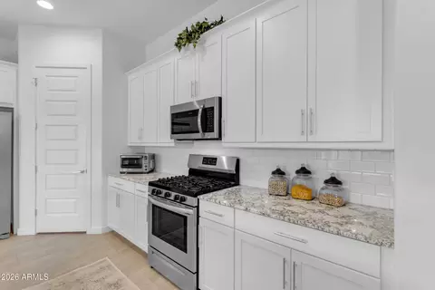 Kitchen - 2235 E Isaiah Ave, Gilbert, AZ 85298 photo 8 of 8