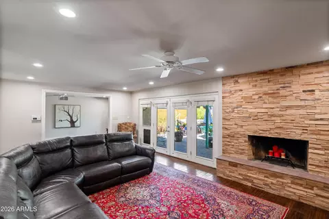 Living - 5525 N 12th St, Phoenix, AZ 85014 photo 1 of 4