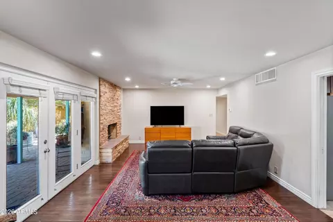 Living - 5525 N 12th St, Phoenix, AZ 85014 photo 2 of 4