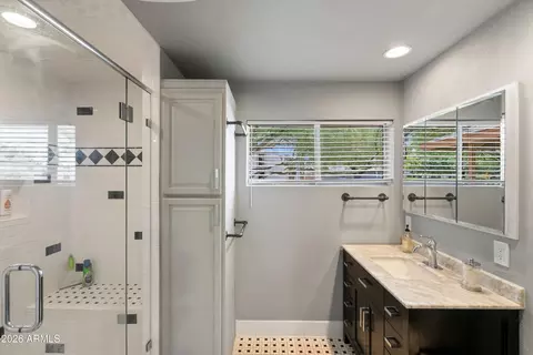 Bath - 5525 N 12th St, Phoenix, AZ 85014 photo 1 of 5
