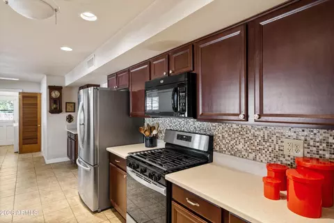 Kitchen - 5525 N 12th St, Phoenix, AZ 85014 photo 2 of 2