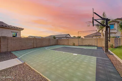 Exterior - 1002 E Parkview Dr, Gilbert, AZ 85295 photo 12 of 17