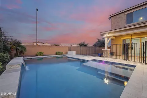 Exterior - 1002 E Parkview Dr, Gilbert, AZ 85295 photo 7 of 17