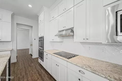 Kitchen - 1002 E Parkview Dr, Gilbert, AZ 85295 photo 3 of 4