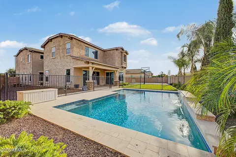 Exterior - 1002 E Parkview Dr, Gilbert, AZ 85295 photo 14 of 17
