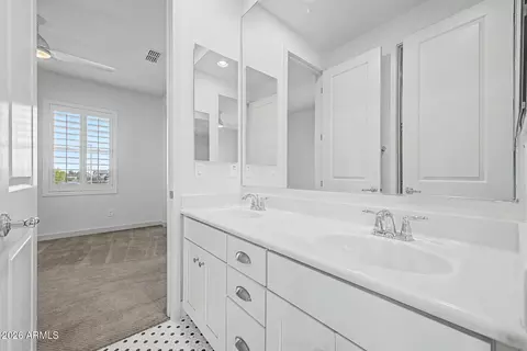 Bath - 1002 E Parkview Dr, Gilbert, AZ 85295 photo 8 of 8