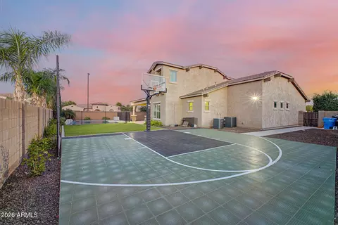 Exterior - 1002 E Parkview Dr, Gilbert, AZ 85295 photo 13 of 17