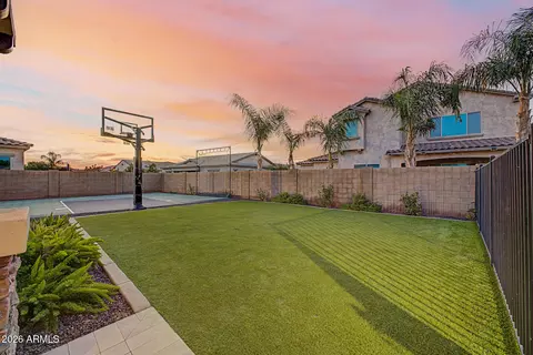 Exterior - 1002 E Parkview Dr, Gilbert, AZ 85295 photo 10 of 17