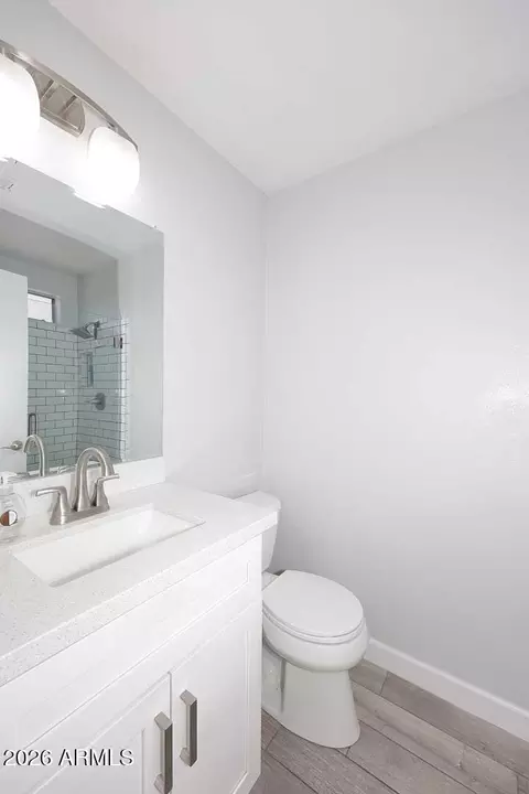 Bath - 1008 E Oraibi Dr, Phoenix, AZ 85024 photo 2 of 5