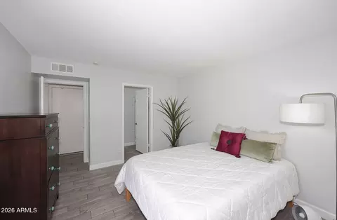 Bedroom - 1008 E Oraibi Dr, Phoenix, AZ 85024 photo 1 of 3