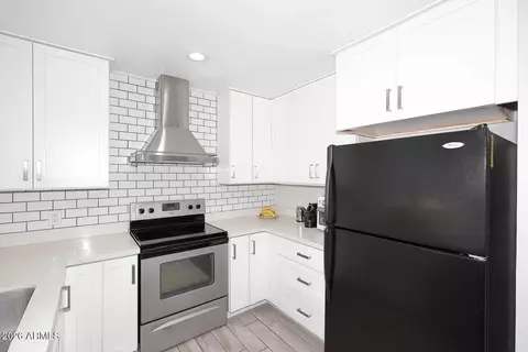 Kitchen - 1008 E Oraibi Dr, Phoenix, AZ 85024 photo 3 of 3