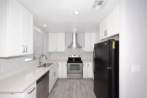 Kitchen - 1008 E Oraibi Dr, Phoenix, AZ 85024 photo 2 of 3