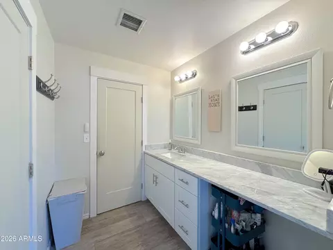 Bath - 2420 E Ivy St, Mesa, AZ 85213 photo 2 of 3
