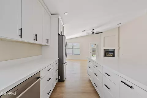 Kitchen - 2371 E Geronimo St, Chandler, AZ 85225 photo 5 of 6