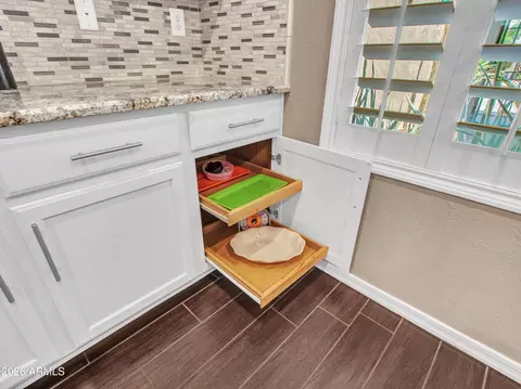 Kitchen - 2539 W Rabjohn Rd, Phoenix, AZ 85085 photo 10 of 13