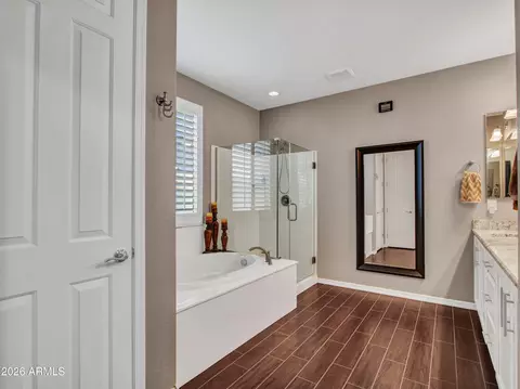 Bath - 2539 W Rabjohn Rd, Phoenix, AZ 85085 photo 3 of 8