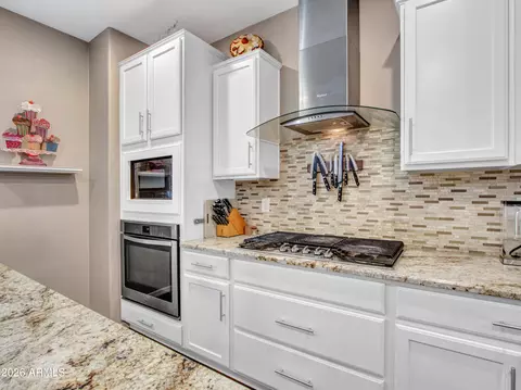 Kitchen - 2539 W Rabjohn Rd, Phoenix, AZ 85085 photo 8 of 13